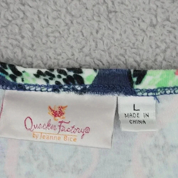 Quacker Factory Women L Flip Flop All Over Print T-Shirt  Short Sleeve 7CT - Picture 4 of 8